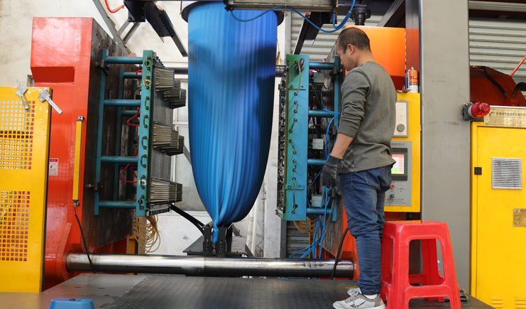 曝光！吹塑托盤生產廠家生產過程竟是如此！